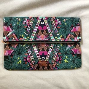 Tribal pattern clutch nwot